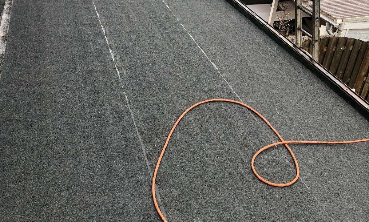 Nieuw bitumen dak aangelegd in Hendrik-Ido-Ambacht Nieuw bitumen dak aangelegd in Hendrik-Ido-Ambacht