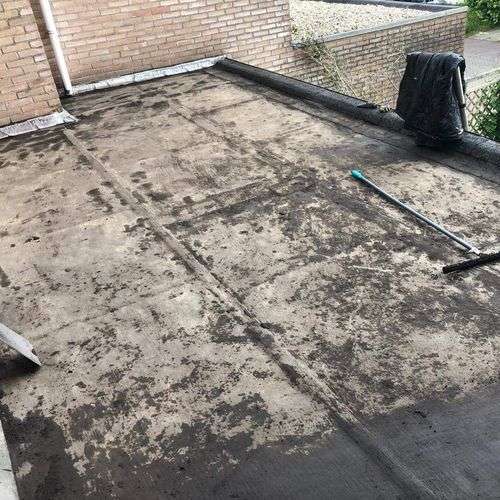 Schoonmaken van een plat dak in Hendrik-Ido-Ambacht Schoonmaken van een plat dak in Hendrik-Ido-Ambacht